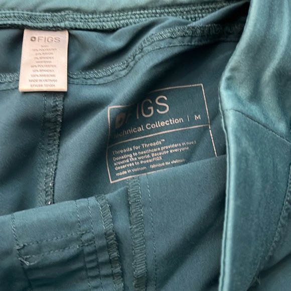 Used Caribbean Blue size medium women’s scrubs. - Picture 3 of 6